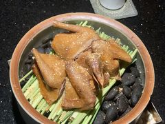盐焗香茅乳鸽-小运河·公馆(国贸店)
