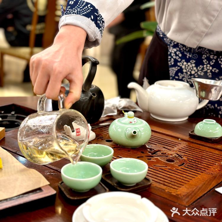几百人一起吃个早饭！｜菜品出品和服务都算很稳定！