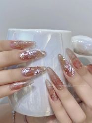 -花岐款式专研健康美甲沙龙