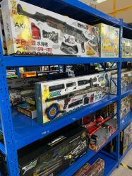 -逝水玩具折扣店