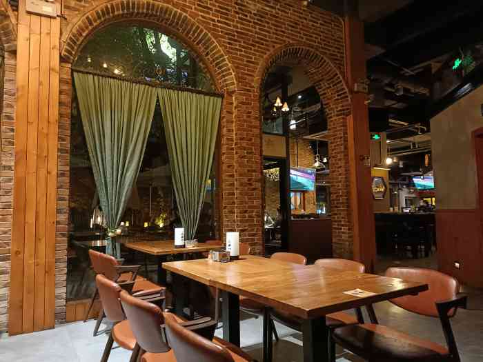 双层巴士精酿啤酒餐吧(凯德广场店)-"如果说,牛排是孔武有力的男人