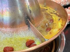 -果松木炭酸菜铜火锅·外婆参鸡汤