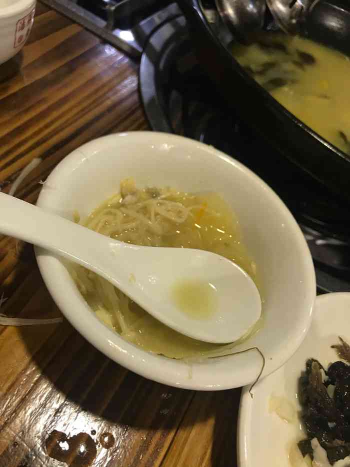 都是人呀 没地方 各种餐厅都满员 现在的人条件都太好 天天下馆子呀