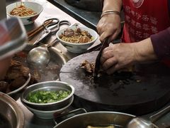 -松树干拌面店