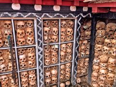 -比如骷髅墙景区