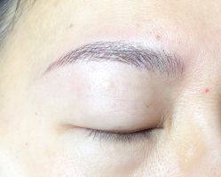 -一个差评成就的纹眉店
