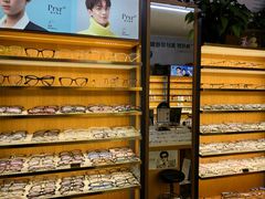 -优医视平价眼镜蔡司依视路折扣工厂店(十里堡店)