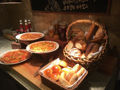 -松山湖凯悦酒店·Café自助餐厅·周末火舞秀表演