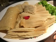-老牌坊云南鱼豆花火锅(哈西万达店)