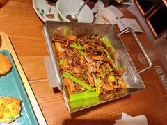 茶树菇爆牛肉-弄堂里·寻味杭州(湖滨银泰in77C区店)
