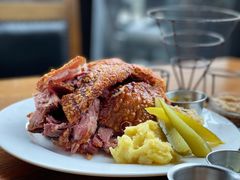 招牌脆皮烤猪肘-Malena玛莲娜