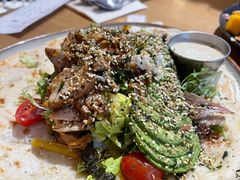 照烧鸡肉配牛油果拉法沙拉-HELLO 27 意面·沙拉·帕尼尼