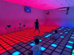 -极限Jump蹦床·新潮玩运动世界·室内乐园·团建·派对中心