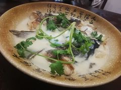 砂锅鱼头-75幢私房菜馆