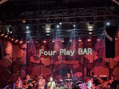 -FOUR PLAY BAR