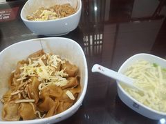 拌馄饨-锡笼记·无锡小笼(水岸店)