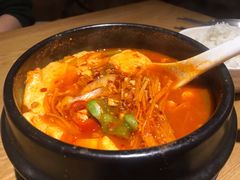 海鲜豆腐汤-富乐满韩国正宗炸鸡韩国料理(虹泉路店)