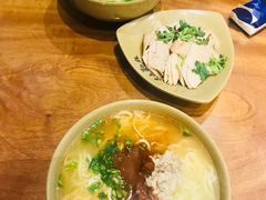 -亮亮面馆(经六路店)