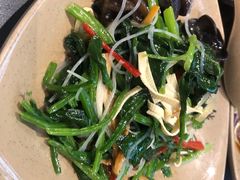-亮亮面馆(经六路店)