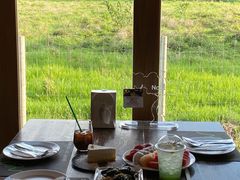 -Chom Cafe and Restaurant