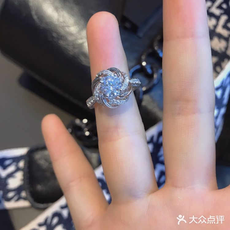6.7w出头拿下一克拉真金💍，我不管，一定要分享给姐妹们！