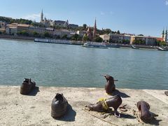 -多瑙河畔鞋履雕塑