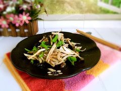 青椒炒鸡枞-佳缘野生菌食府