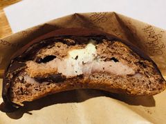 可可芋泥夹心面包-巴黎贝甜(大宁国际商业广场店)
