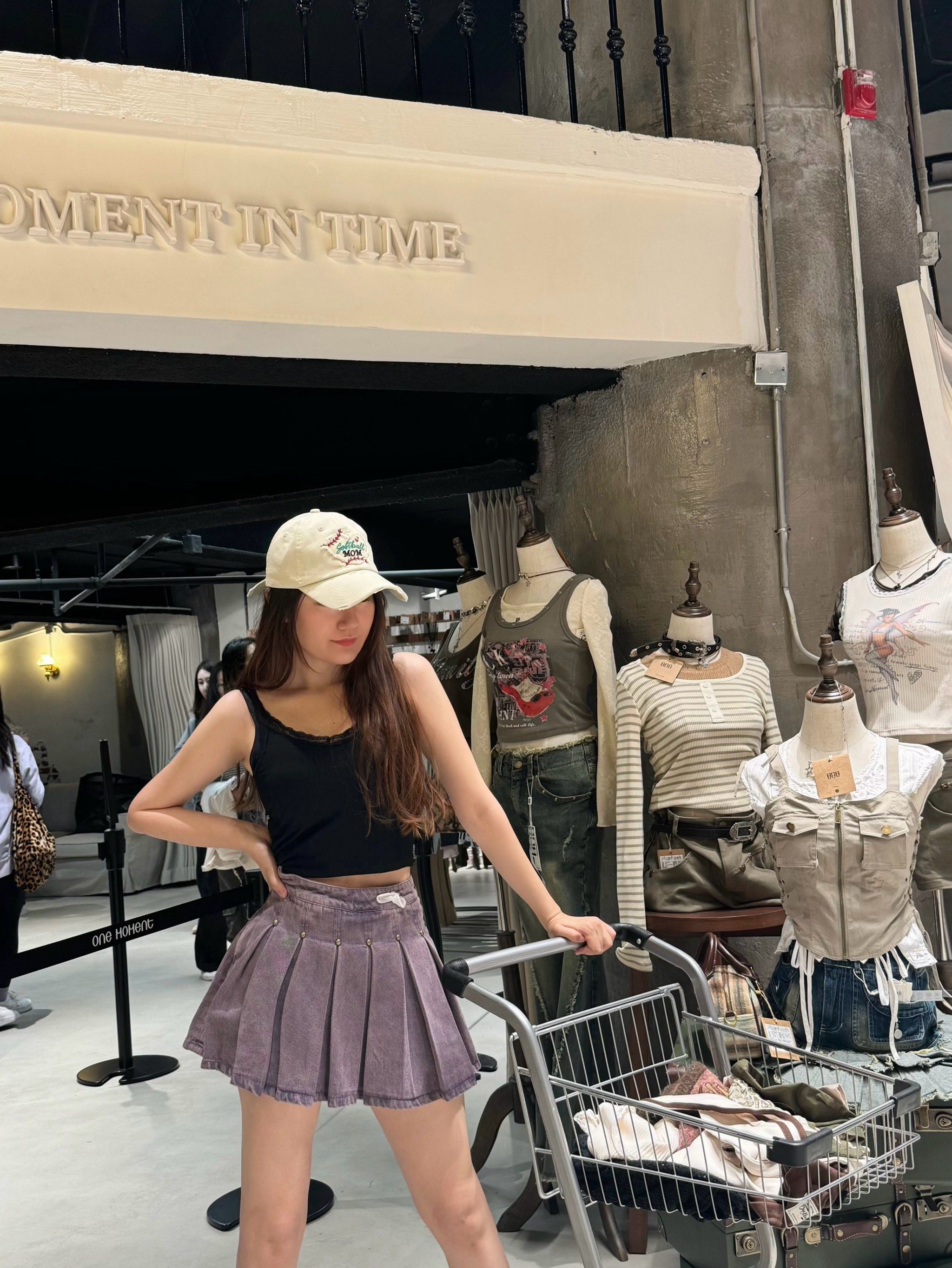 n超大女装店,衣服都好好看 也完全有可以穿的siza
上下两层,挑花