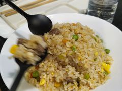 特色牛肉蛋炒饭-長壹旋转烤吧 农家鸡火锅