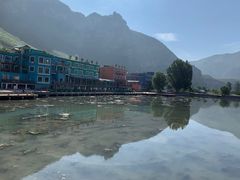 -百里峡七彩艺术小镇