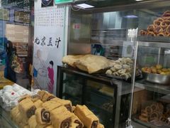 面包甜点陈列柜-老磁器口豆汁店(天坛店)