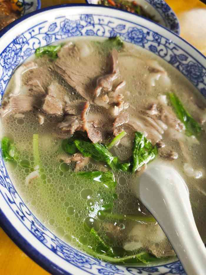 丹棱光头碗碗羊肉店(眉山总店)-"[薄荷]环境:店面不小,干干净净,比较.