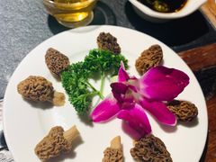 -大匠工房古船木艺术餐厅·猪肚鸡专门店(长白仙岛店)