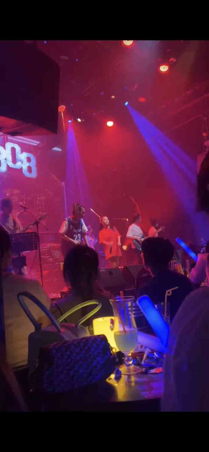 808 livehouse-"周末,又是所谓的万圣节,吃了饭过去的就比.