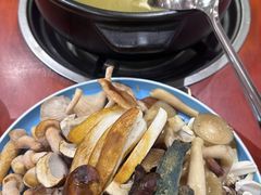 -菌之家·专业纯野生菌火锅·特色炒菌