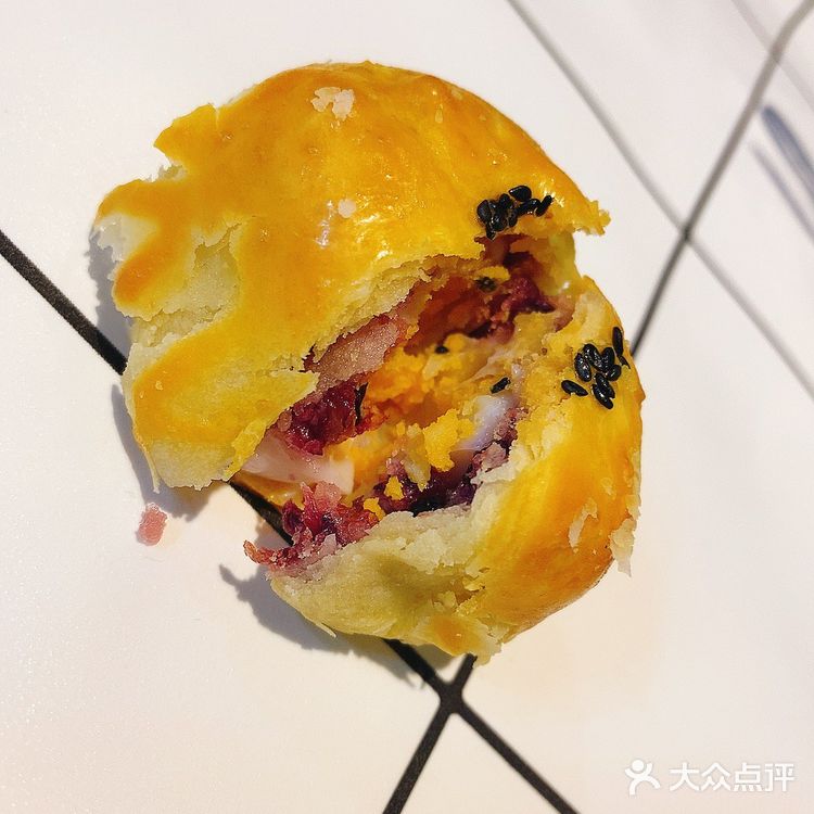 了不起的，玫瑰蛋黄酥