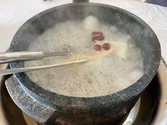 -鲁朗纳麦石锅鸡庄园