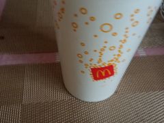 冰梅陇蜜瓜味燕麦拿铁-麦当劳(新王府井店)