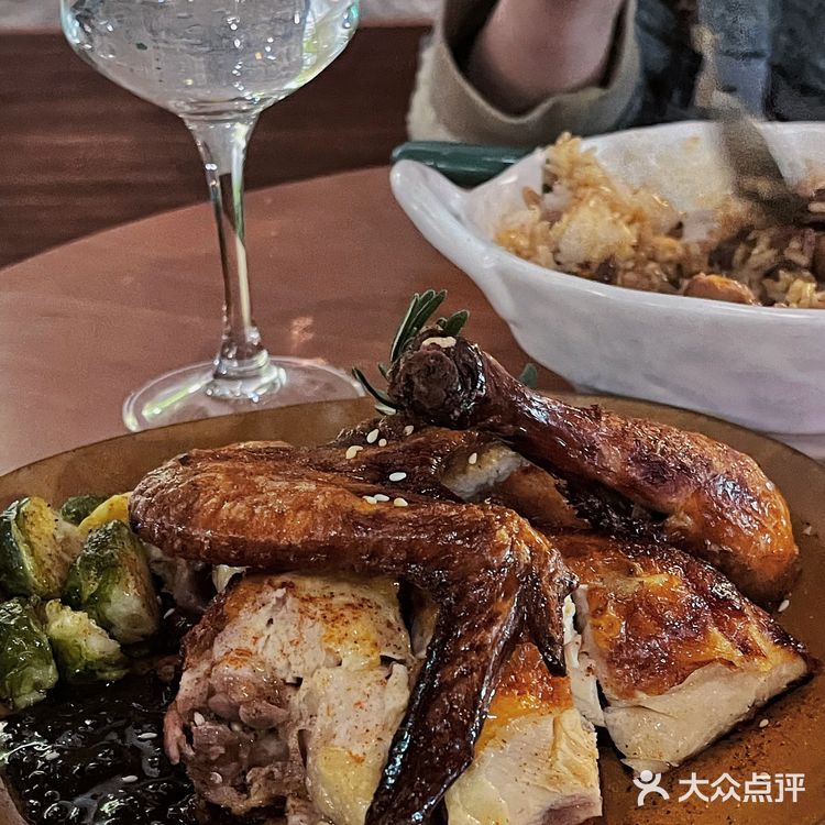 谁能拒绝上海这碗黑松露鹅肝和牛饭!值得n刷