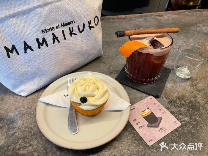 BE NORMAL CAFE(霞溪路店)玫瑰杯子蛋糕图片