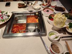 -海底捞火锅鲜切牛肉主题店(长寿路店)