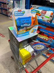 -逝水玩具折扣店