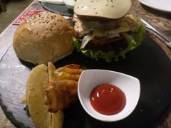 -HIGH FIVE哈福手工汉堡(桂林路店)