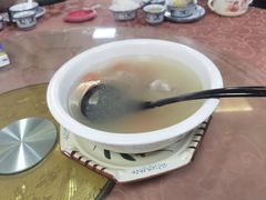 胡萝卜玉米猪肉汤-幽优农庄·森波拉特色本地农家菜