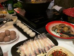 -鲜入围煮花胶鸡海鲜火锅