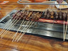-哈尔滨小酒馆·鲜肉现穿自助烧烤(康新花园店)