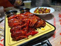 -肥肥虾庄·金牌油焖大虾(汉街SKP店)