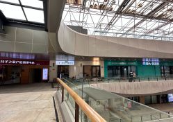 点击看大图 门面-奇怪的独角兽亲子理发沙龙