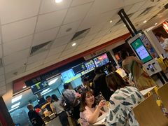 等位区-麦当劳(哈西万达店)